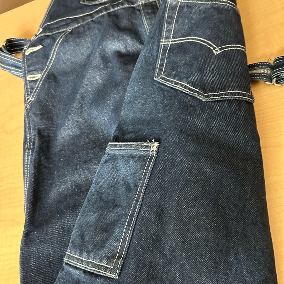 **NEW** MEN’s LEVI’s OVERALLS - Picture 2 of 6